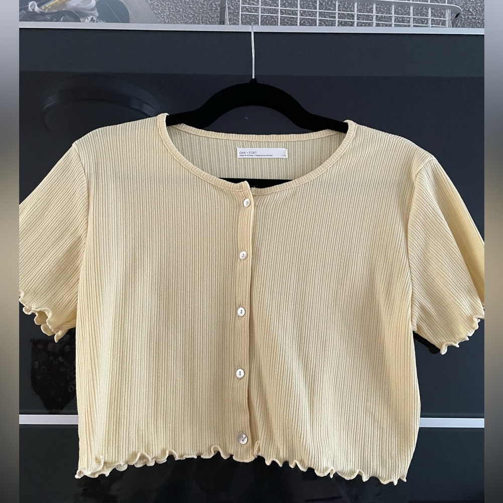 OAK + FORT buttoned crop top with lettuce edge